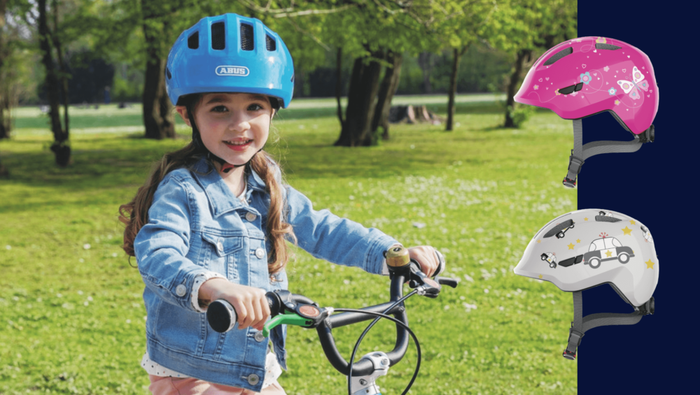 Pige med cykelhjelm på fra abus