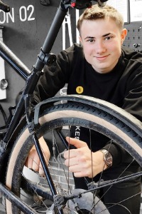 Erwin har cykel til service på BLVD BIKES cykelværksted