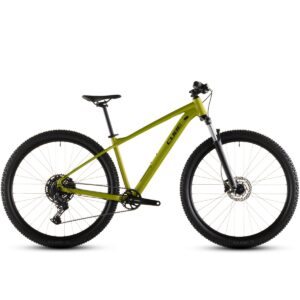 Cube Aim Pro Lizard 'n' black Hardtail mountainbike set fra siden af 140225