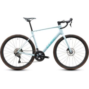 Cube Attain C:62 Race i frostymint´n´mint, hel cykel set fra siden