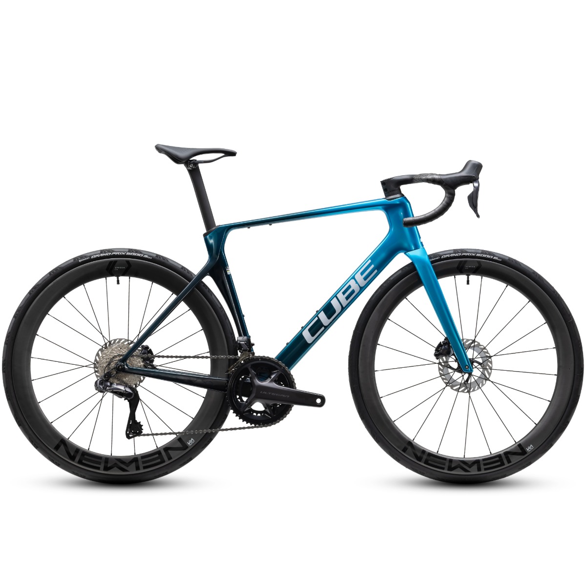 Cube Agree C:62 Race I farven Chromeblue-n-liquidblue Racercykel set fra siden af. 1132300